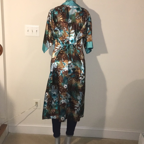 Robe / coverup - Picture 2 of 3